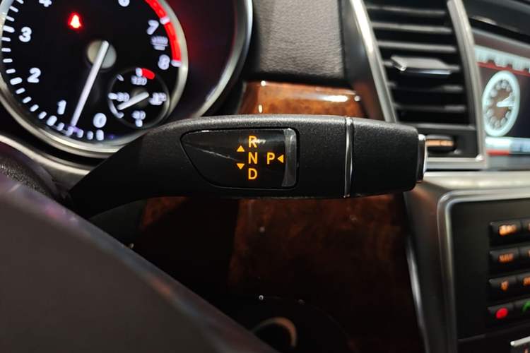 Used Mercedes-Benz M-Class 2014 ML 400 4MATIC Luxury Model Gear Lever