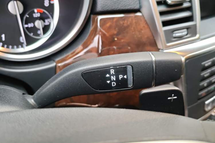 Used Mercedes-Benz M-Class 2014 ML 400 4MATIC Luxury Model Gear Lever
