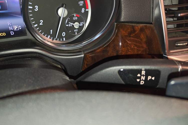 Used Mercedes-Benz M-Class 2014 ML 400 4MATIC Dynamic Model Gear Lever