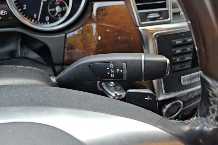 Used Mercedes-Benz M-Class 2014 ML 400 4MATIC Luxury Model Gear Lever