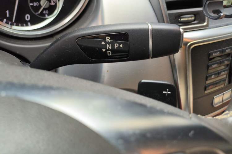 Used Mercedes-Benz M-Class 2014 ML 320 4MATIC Gear Lever