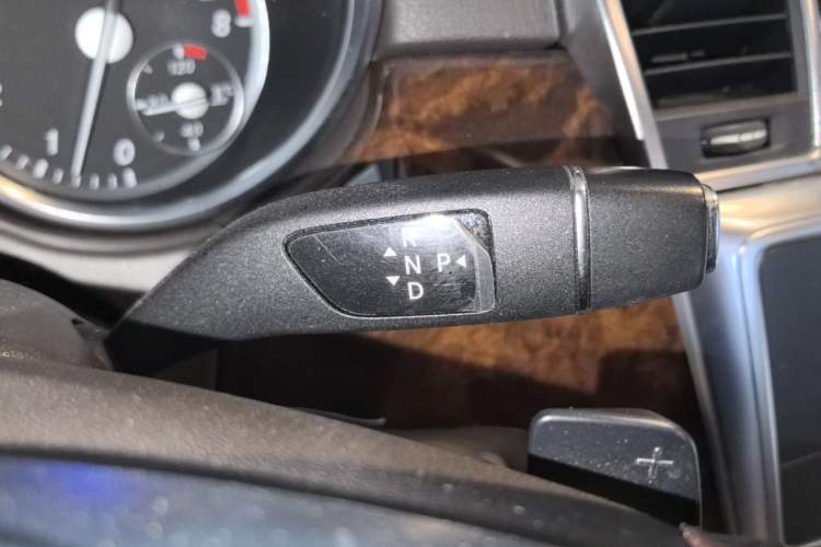 Used Mercedes-Benz M-Class 2014 ML 400 4MATIC Dynamic Model Gear Lever