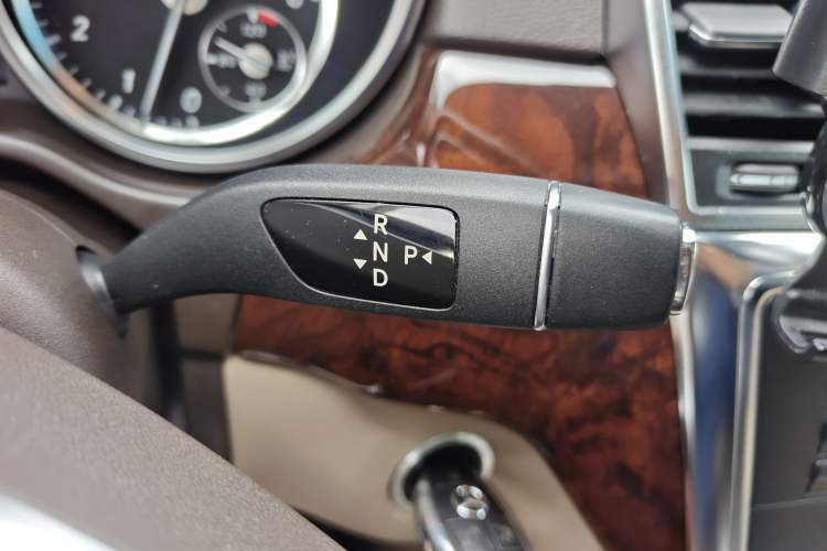 Used Mercedes-Benz M-Class 2014 ML 400 4MATIC Luxury Model Gear Lever