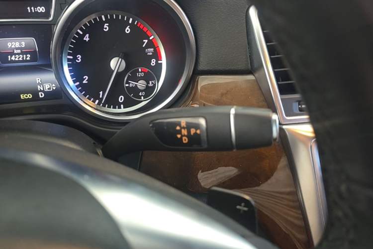 Used Mercedes-Benz M-Class 2014 ML 400 4MATIC Dynamic Model Gear Lever