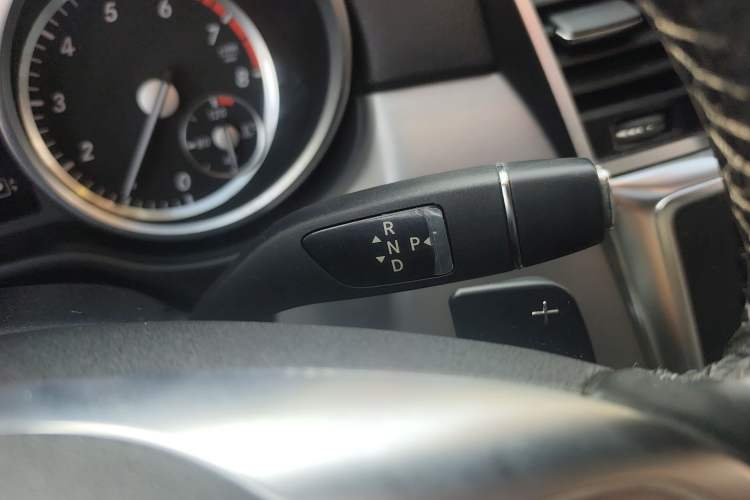 Used Mercedes-Benz M-Class 2014 ML 320 4MATIC Gear Lever