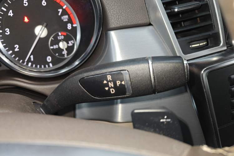 Used Mercedes-Benz M-Class 2014 ML 320 4MATIC Gear Lever