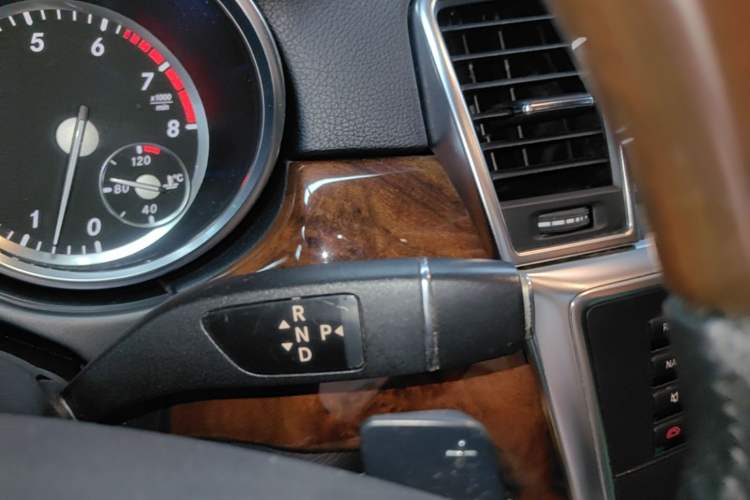 Used Mercedes-Benz M-Class 2014 ML 400 4MATIC Luxury Model Gear Lever