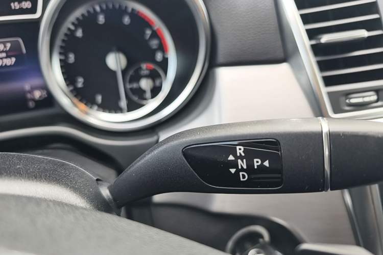 Used Mercedes-Benz M-Class 2014 ML 320 4MATIC Gear Lever