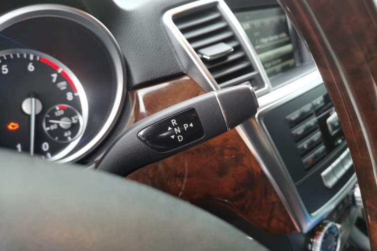 Used Mercedes-Benz M-Class 2014 ML 400 4MATIC Luxury Model Gear Lever