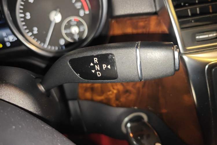 Used Mercedes-Benz M-Class 2014 ML 400 4MATIC Luxury Model Gear Lever