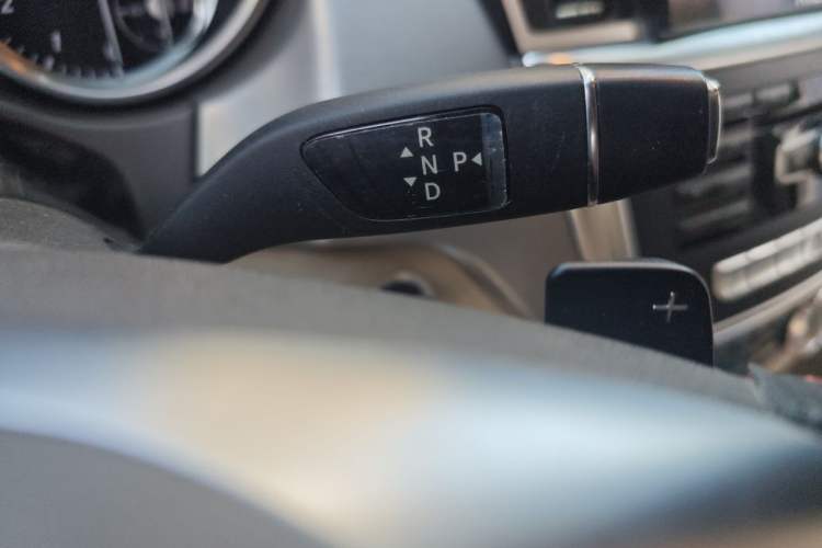 Used Mercedes-Benz M-Class 2014 ML 320 4MATIC Gear Lever