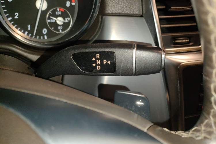 Used Mercedes-Benz M-Class 2014 ML 320 4MATIC Gear Lever