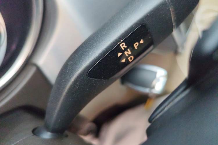 Used Mercedes-Benz M-Class 2014 ML 320 4MATIC Gear Lever