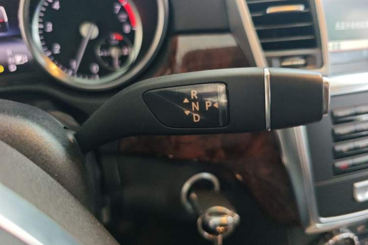 Used Mercedes-Benz M-Class 2014 ML 320 4MATIC Gear Lever