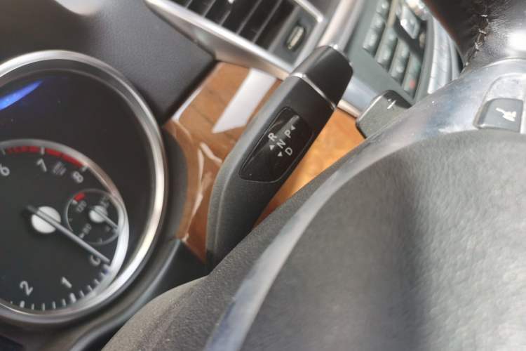 Used Mercedes-Benz M-Class 2014 ML 400 4MATIC Dynamic Model Gear Lever