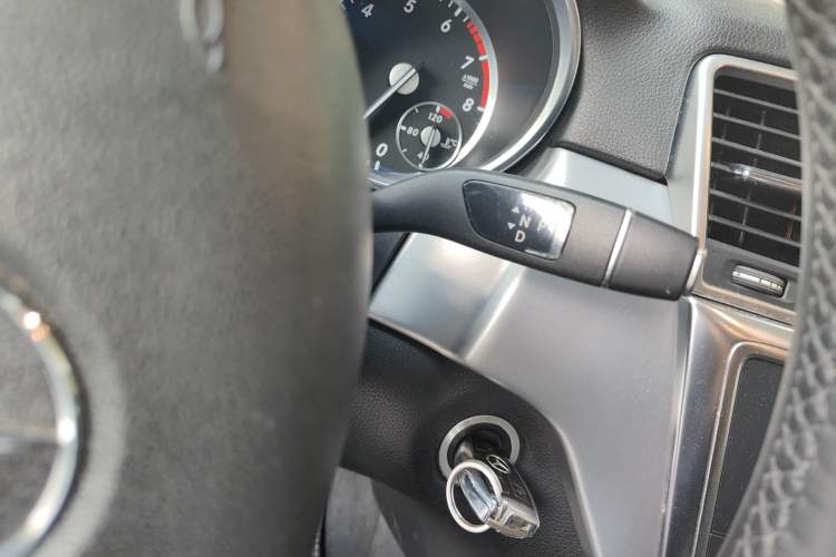 Used Mercedes-Benz M-Class 2014 ML 320 4MATIC Gear Lever