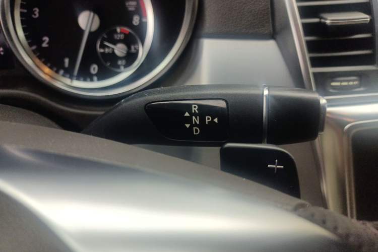 Used Mercedes-Benz M-Class 2014 ML 320 4MATIC Gear Lever