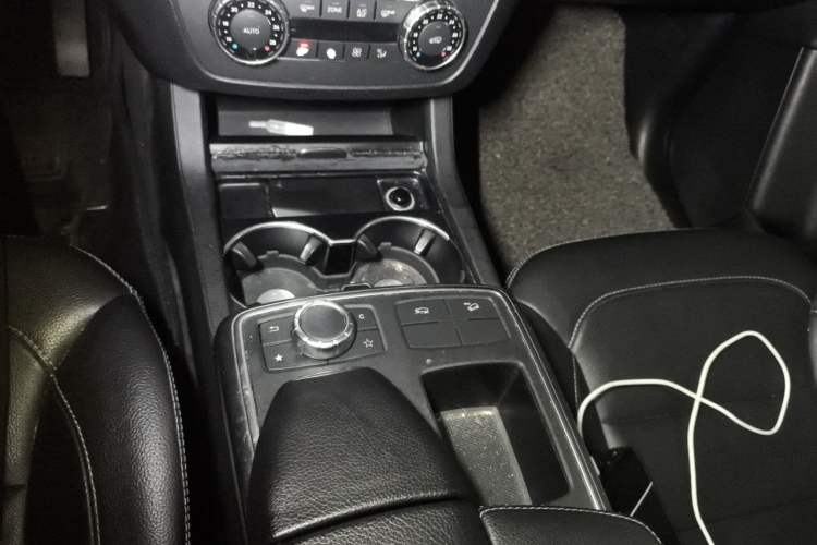 Used Mercedes-Benz M-Class 2014 ML 320 4MATIC Gear Lever