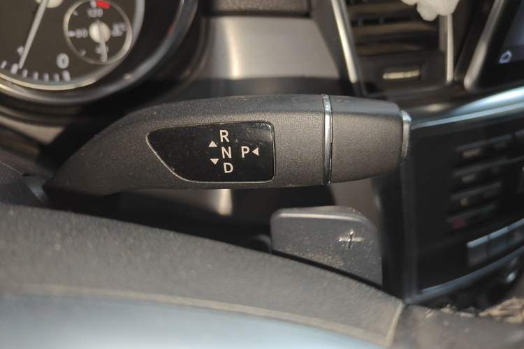 Used Mercedes-Benz M-Class 2014 ML 320 4MATIC Gear Lever