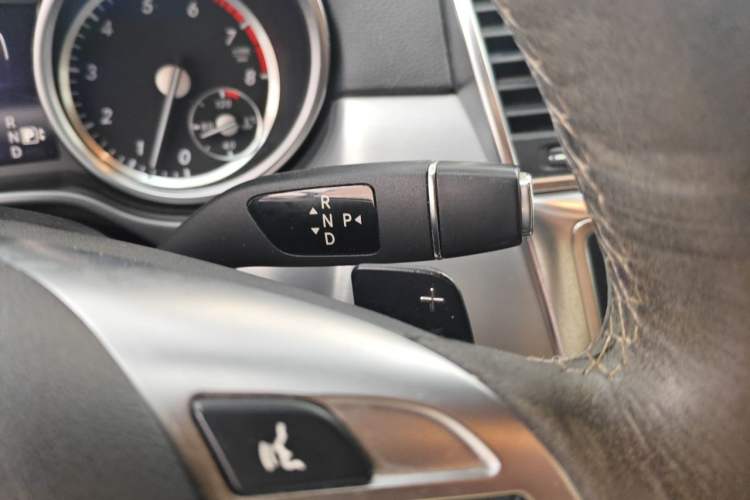 Used Mercedes-Benz M-Class 2014 ML 320 4MATIC Gear Lever