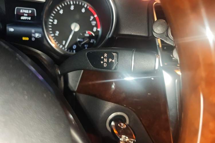 Used Mercedes-Benz M-Class 2014 ML 400 4MATIC Luxury Model Gear Lever