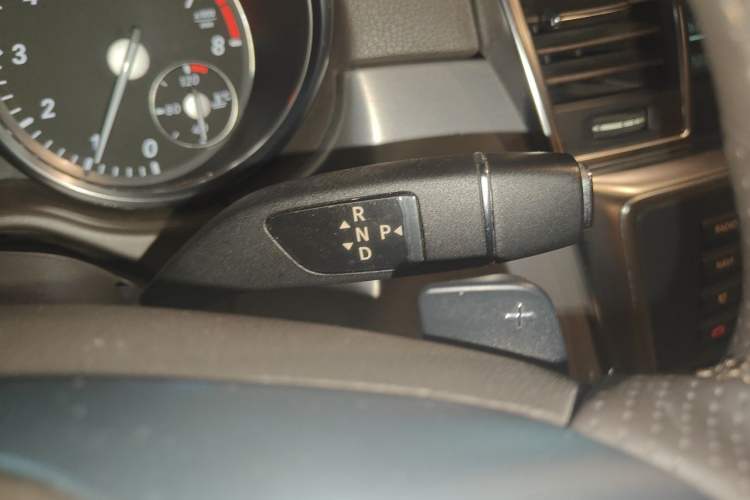 Used Mercedes-Benz M-Class 2014 ML 320 4MATIC Gear Lever