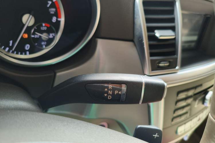 Used Mercedes-Benz M-Class 2014 ML 320 4MATIC Gear Lever