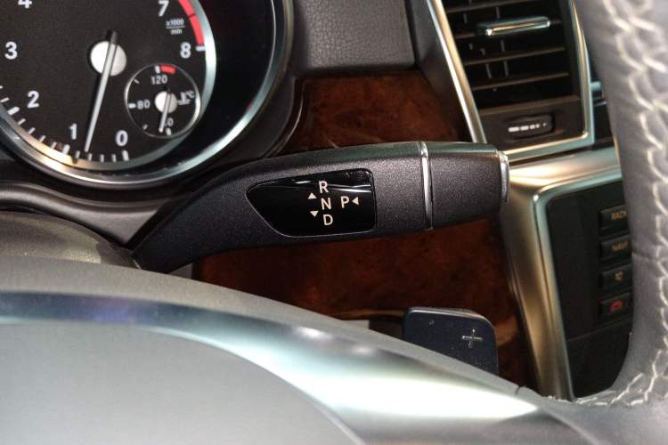 Used Mercedes-Benz M-Class 2014 ML 400 4MATIC Dynamic Model Gear Lever