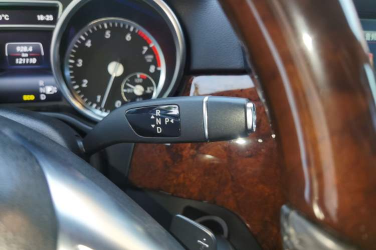 Used Mercedes-Benz M-Class 2014 ML 400 4MATIC Luxury Model Gear Lever