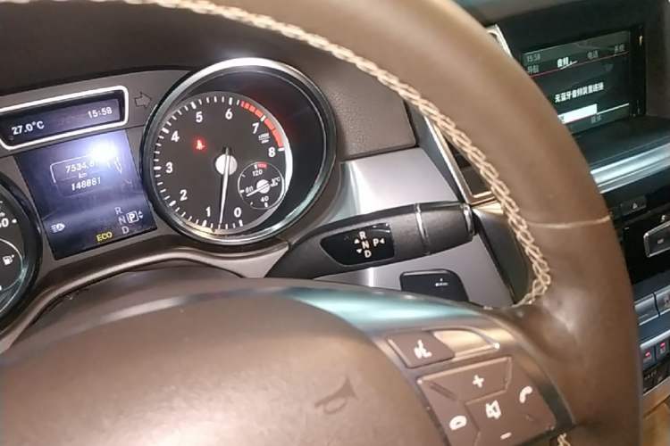 Used Mercedes-Benz M-Class 2014 ML 320 4MATIC Gear Lever