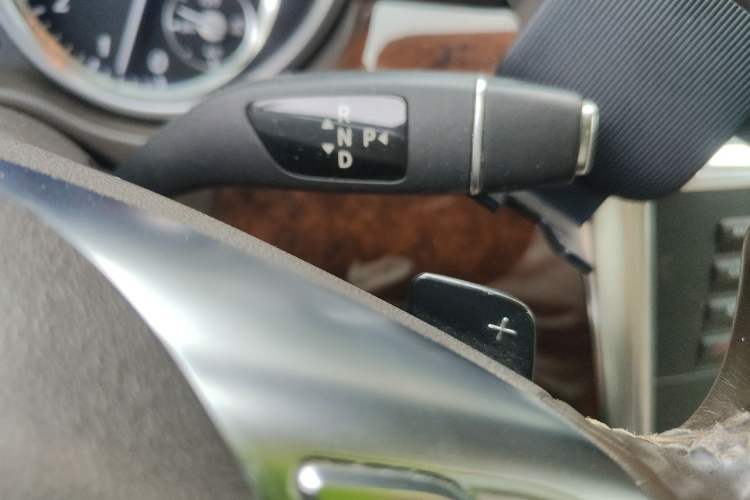 Used Mercedes-Benz M-Class 2014 ML 400 4MATIC Dynamic Model Gear Lever