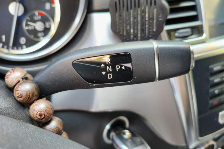 Used Mercedes-Benz M-Class 2014 ML 320 4MATIC Gear Lever