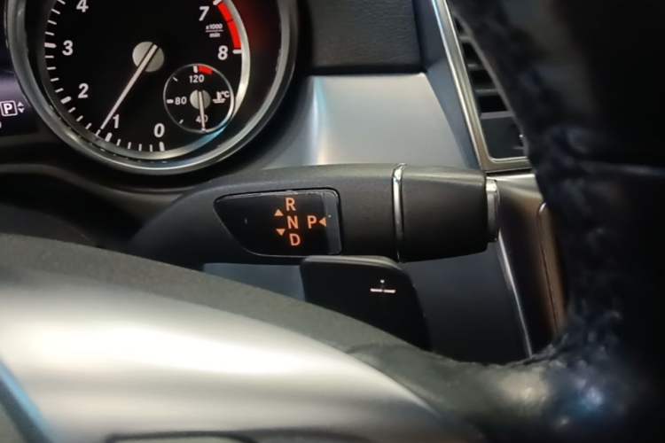 Used Mercedes-Benz M-Class 2014 ML 320 4MATIC Gear Lever