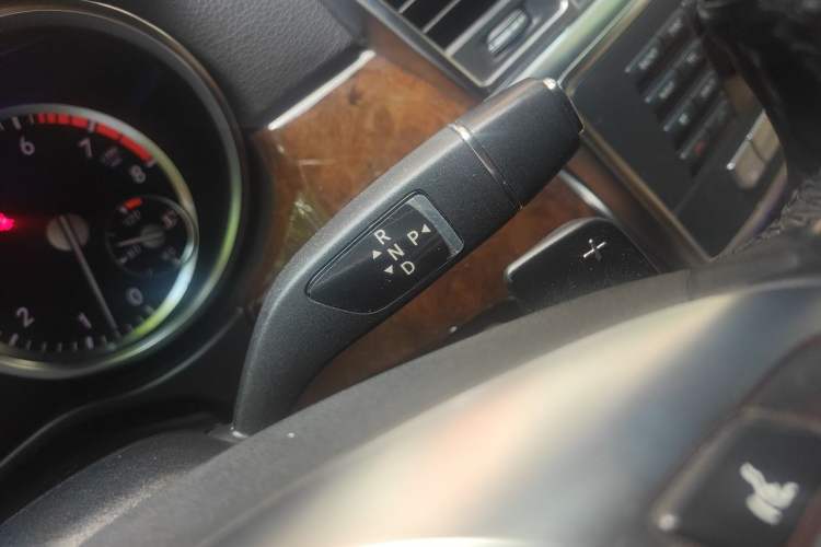 Used Mercedes-Benz M-Class 2014 ML 400 4MATIC Luxury Model Gear Lever