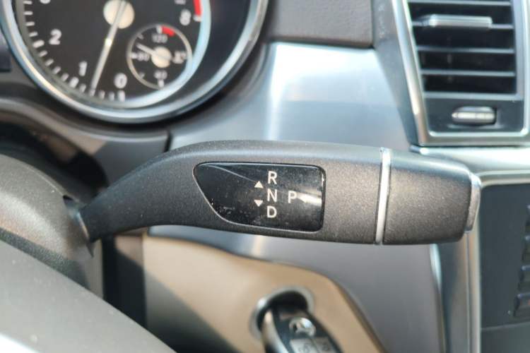Used Mercedes-Benz M-Class 2014 ML 320 4MATIC Gear Lever