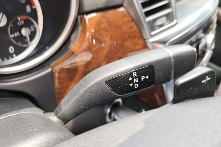 Used Mercedes-Benz M-Class 2014 ML 400 4MATIC Luxury Model Gear Lever