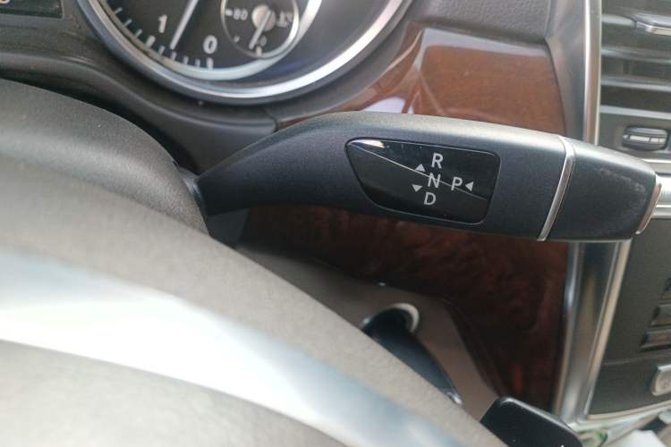 Used Mercedes-Benz M-Class 2014 ML 400 4MATIC Dynamic Model Gear Lever