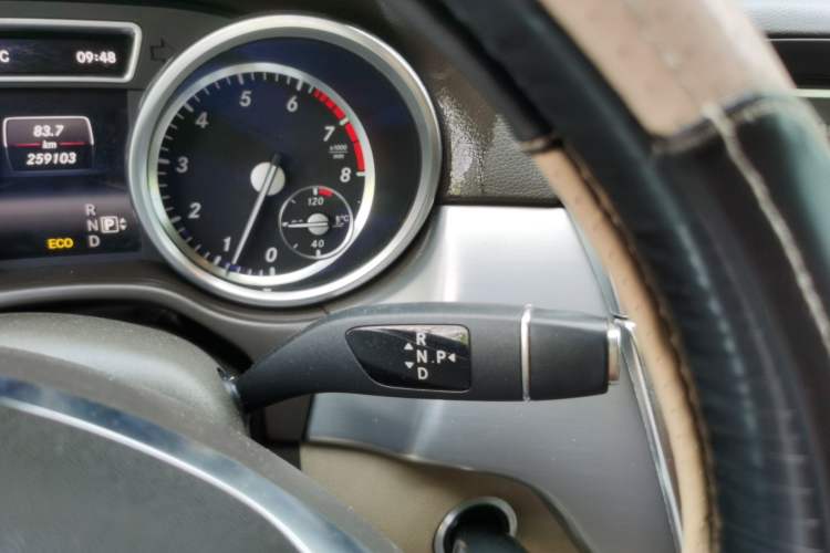 Used Mercedes-Benz M-Class 2014 ML 320 4MATIC Gear Lever