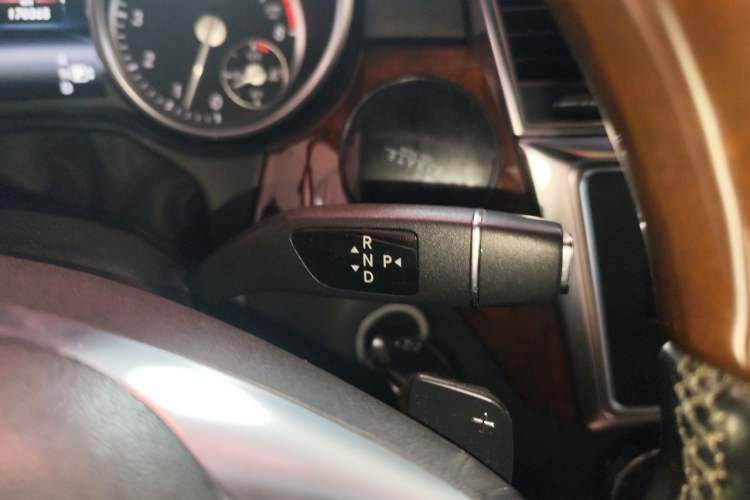 Used Mercedes-Benz M-Class 2014 ML 400 4MATIC Luxury Model Gear Lever