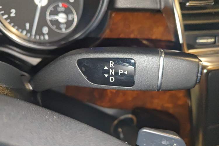 Used Mercedes-Benz M-Class 2014 ML 400 4MATIC Dynamic Model Gear Lever