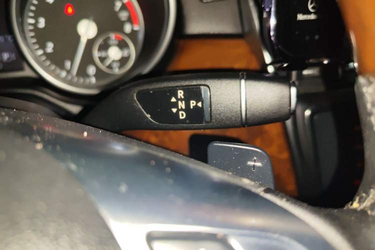 Used Mercedes-Benz M-Class 2014 ML 400 4MATIC Luxury Model Gear Lever