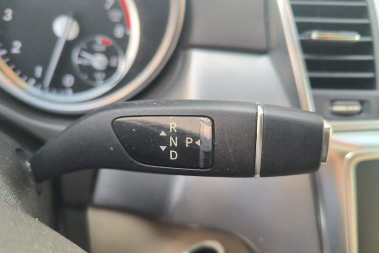 Used Mercedes-Benz M-Class 2014 ML 320 4MATIC Gear Lever