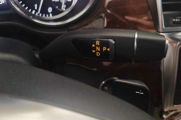 Used Mercedes-Benz M-Class 2014 ML 400 4MATIC Luxury Model Gear Lever