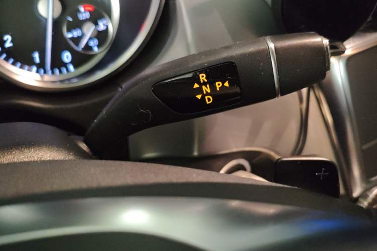 Used Mercedes-Benz M-Class 2014 ML 320 4MATIC Gear Lever