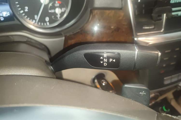 Used Mercedes-Benz M-Class 2014 ML 400 4MATIC Luxury Model Gear Lever