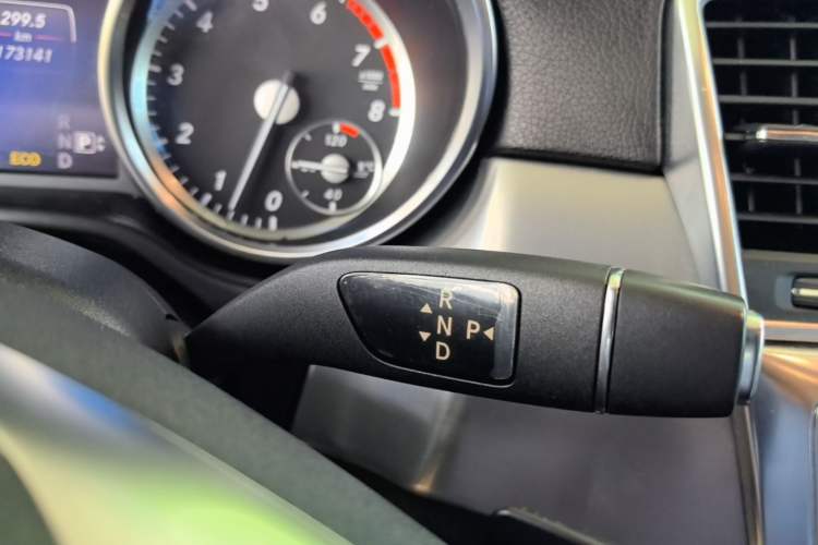 Used Mercedes-Benz M-Class 2014 ML 320 4MATIC Gear Lever