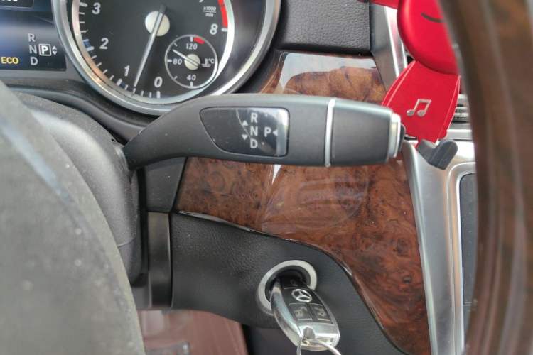 Used Mercedes-Benz M-Class 2014 ML 400 4MATIC Luxury Model Gear Lever