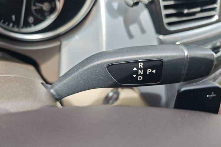 Used Mercedes-Benz M-Class 2014 ML 320 4MATIC Gear Lever