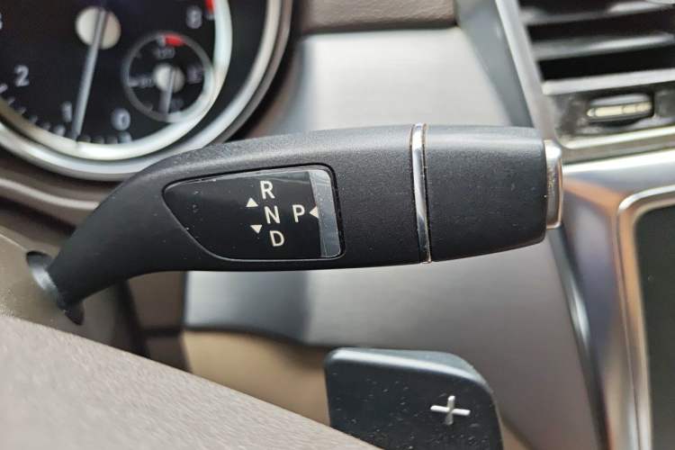 Used Mercedes-Benz M-Class 2014 ML 320 4MATIC Gear Lever