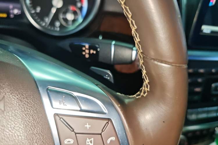 Used Mercedes-Benz M-Class 2014 ML 400 4MATIC Dynamic Model Gear Lever